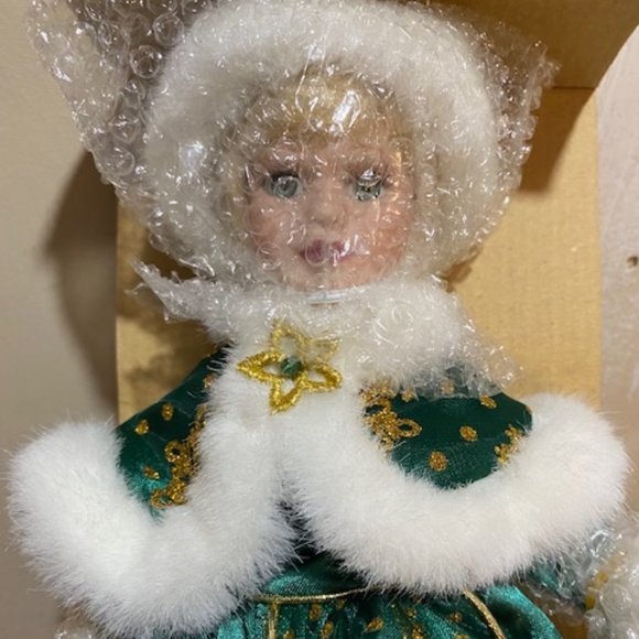 "JADE" Special Memories Holiday Porcelain Doll AVON - Picture 5 of 16